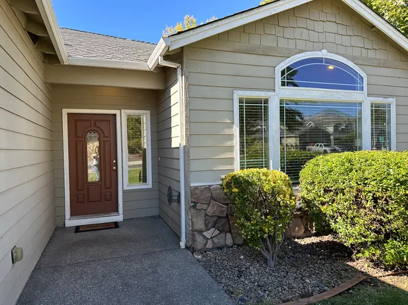 818 Solano Cir, Medford, OR 97504