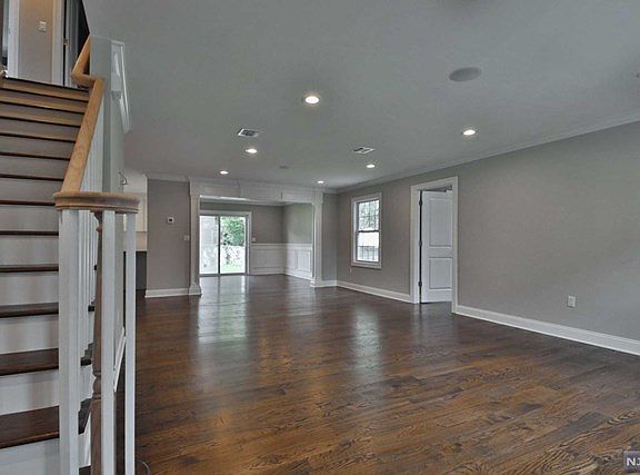 3rd image of 26-15 Southern Dr