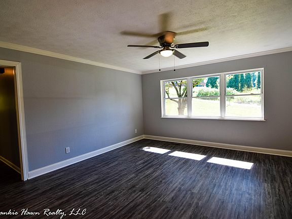 5th image of 652 Peachtree Ln