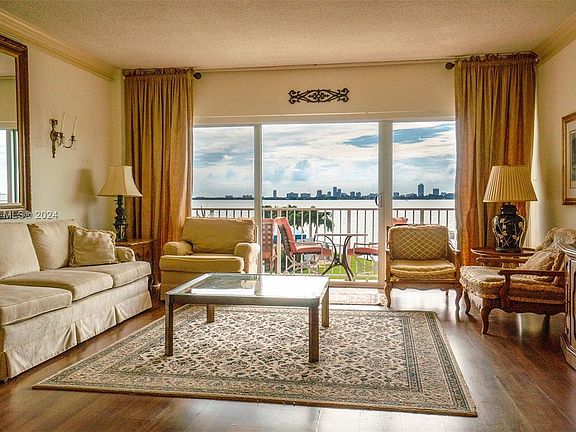 4th image of 1700 NE 105th St APT 213