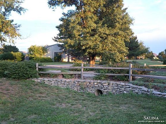 4th image of 1835 Valley View Dr