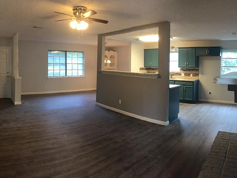 1527 Hillside Dr — Photo 9