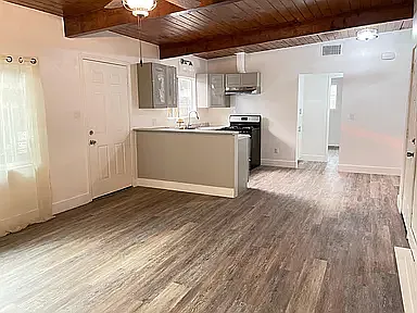 818 E Kaweah Ave — Photo 3