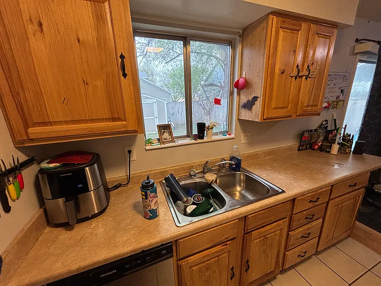 325 W 1100 N — Photo 10