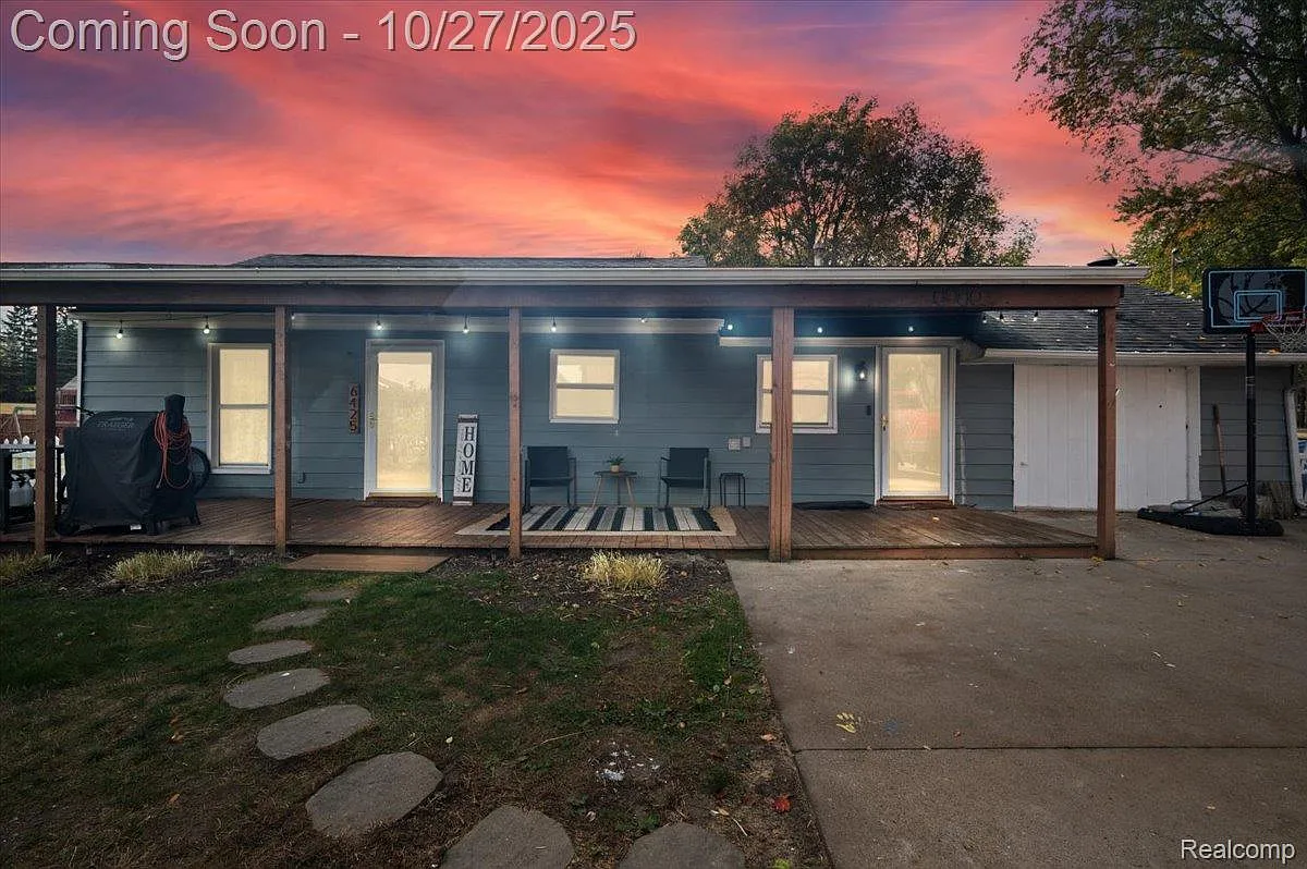 6425 Simmons Rd photo 1