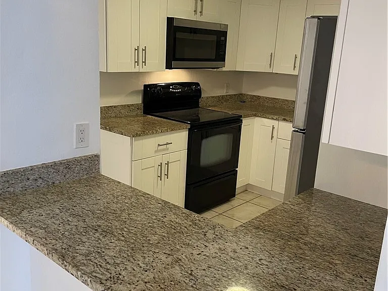 4906 Victoria Dr #313 — Photo 7