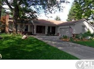 330 Lakes Edge Dr, Oxford, MI