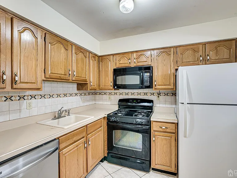 135-C Beverly Hill Ter — Photo 8
