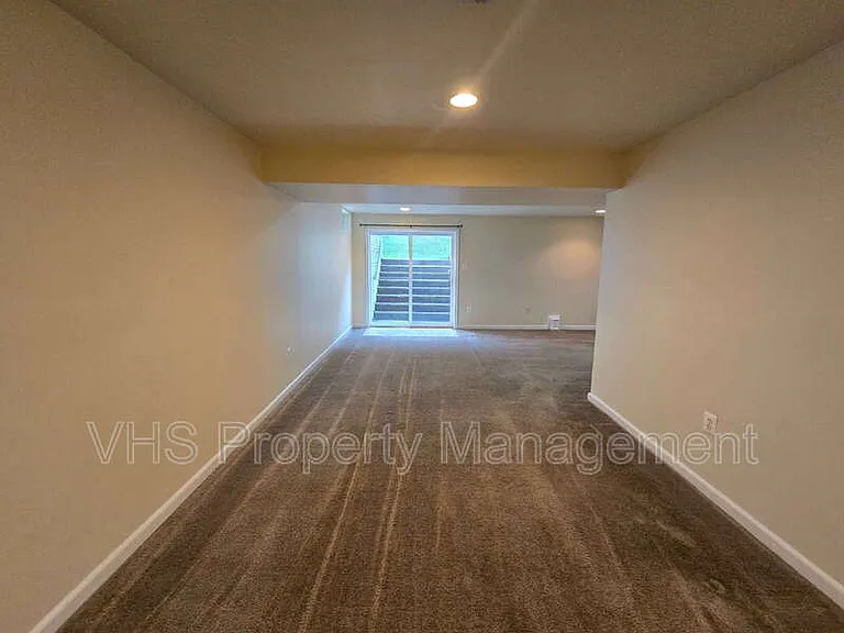 832 Fox Den Rd — Photo 36