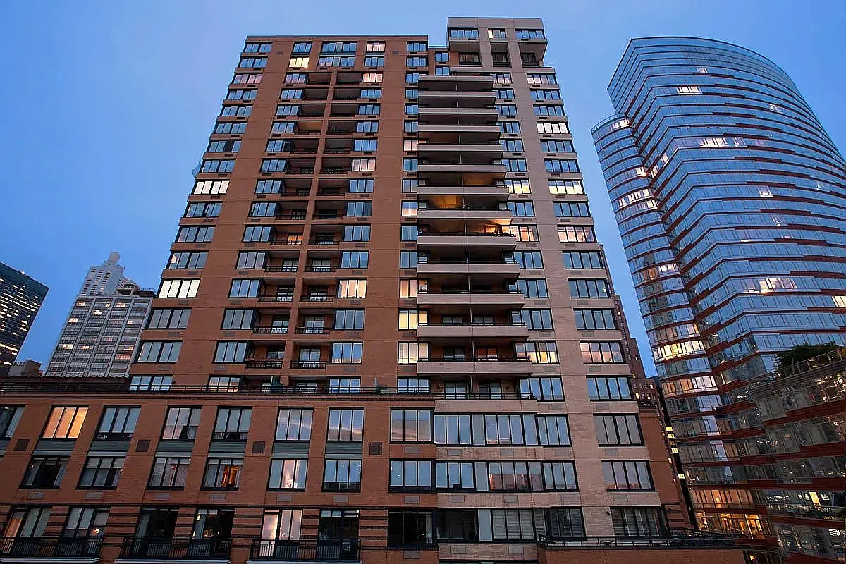 99 Battery Place — Photo 2