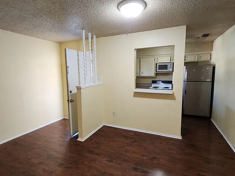 208 N Vanderveer St #4 — Photo 8