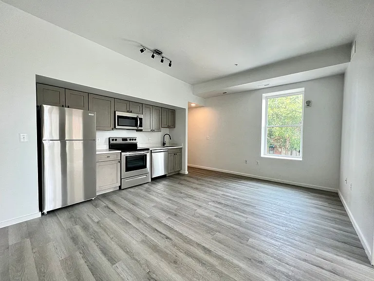 725 W Pratt St. — Photo 88