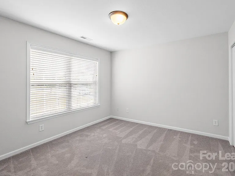 558 Calen Ln — Photo 37