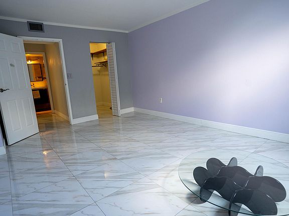 5th image of 16950 W Dixie Hwy APT 224