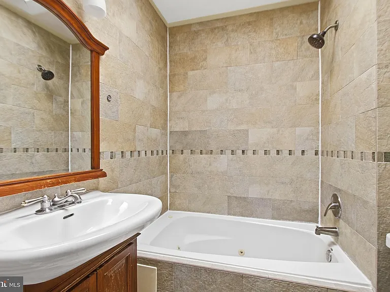 440 Delafield Pl NW — Photo 23