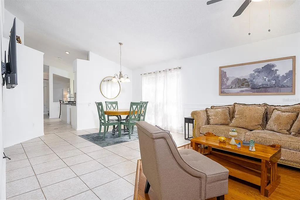 4 bed, 2.0 bath, 1966 sqft, $2,700 — Photo 3
