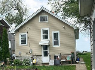 3072 Lakeshore Dr, Monroe, MI 48162