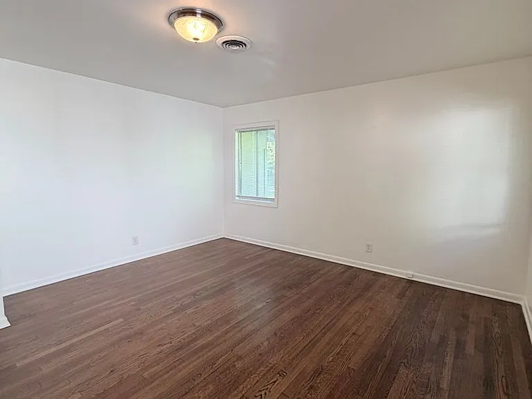 610 Stephen St — Photo 7