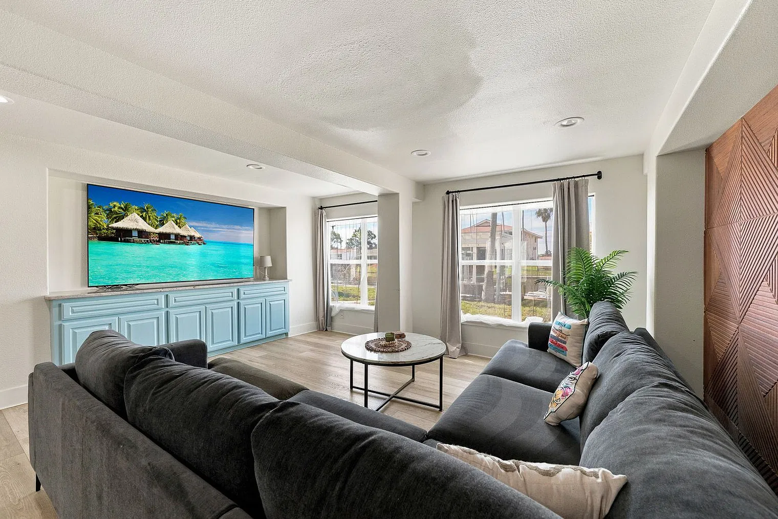 4 bed, 4.0 bath, 2131 sqft, $5,358 — Photo 3