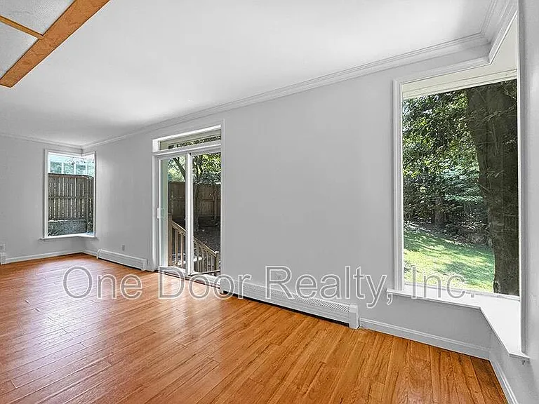 712 Powell St — Photo 5