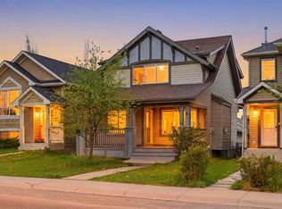646 W Everridge Dr SW, Calgary, AB T2Y 4W5