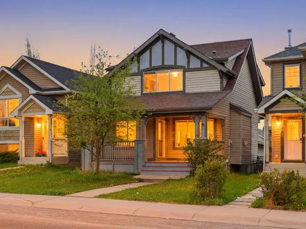 646 W Everridge Dr SW, Calgary, AB T2Y 4W5