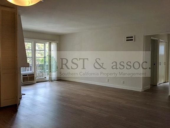3rd image of 1419 S Bentley Ave APT 207