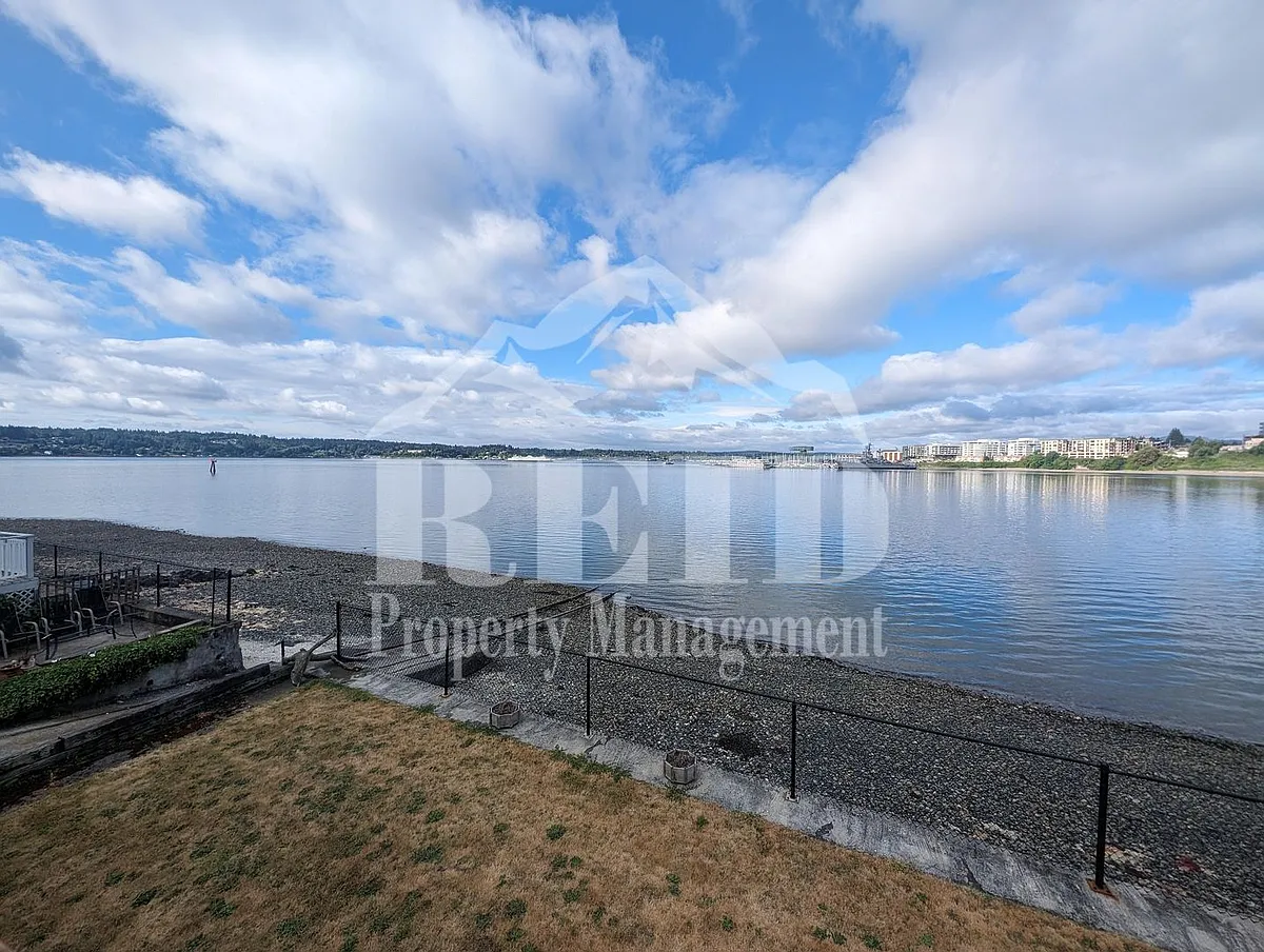 Building Photo - 305 Shore Dr #307