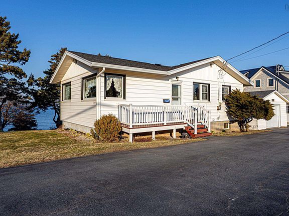 2nd image of 1569 Cow Bay Rd