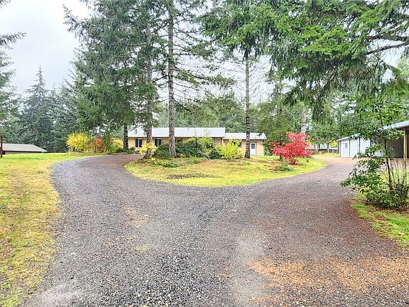 3rd image of 1040 W Dayton Trails Drive