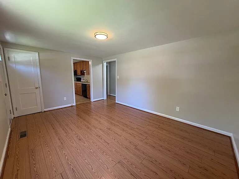 1003 Montgomery St — Photo 10
