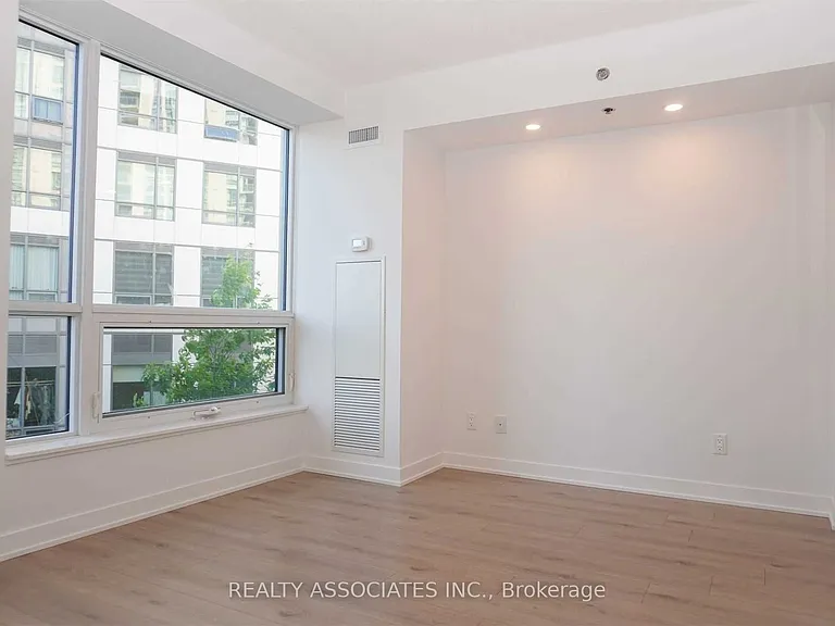 215 Bonis Ave #Townhouse 19 — Photo 6