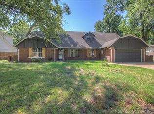 1305 Oakwood Dr, Broken Arrow, OK 74011