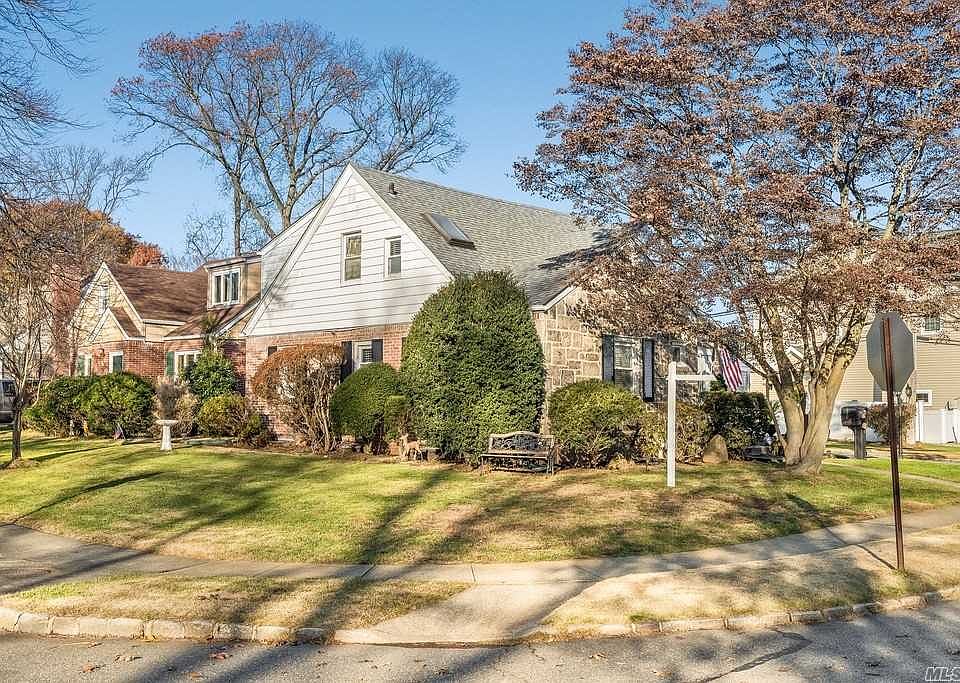 1st image of 69 Maple Dr