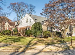 69 Maple Dr, New Hyde Park, NY 11040
