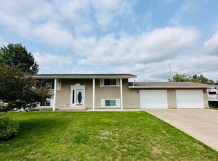 330 S Rose St, Ishpeming, MI 49849