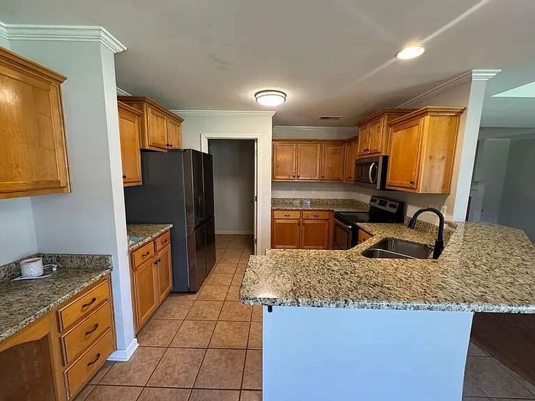 205 Hackberry Cv — Photo 7