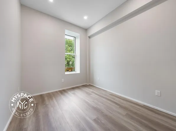 461 Myrtle Avenue image 10 of 13