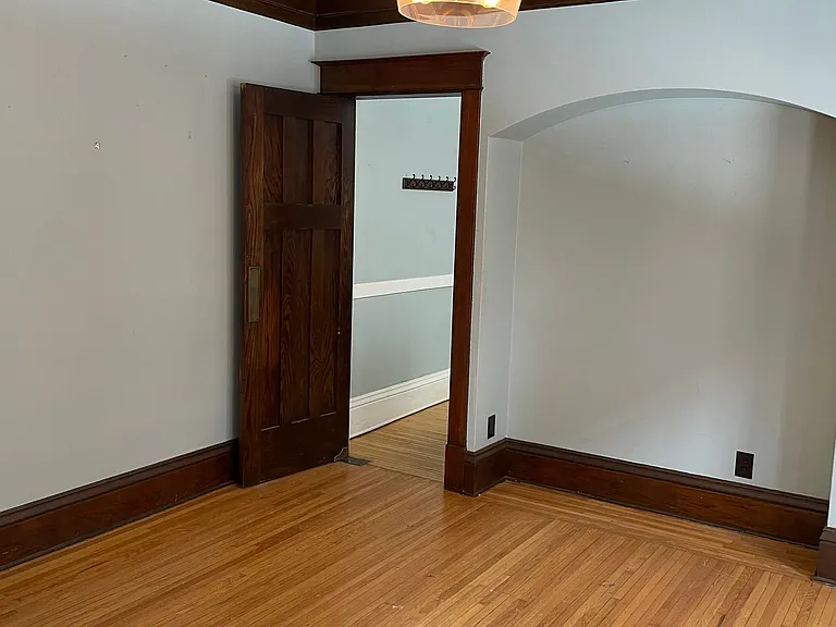 833 Grand Apartments — Photo 24