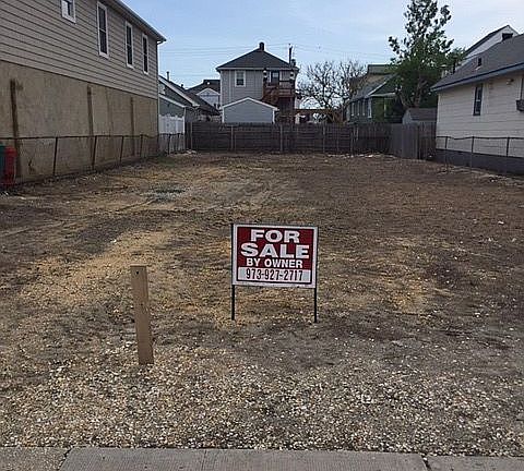 2nd image of 123 Grant Ave
