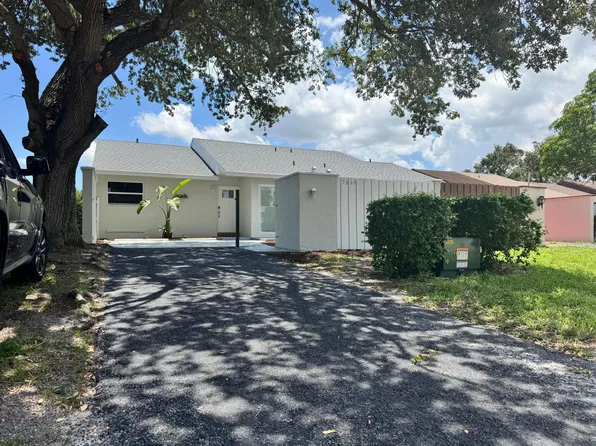 5660 Biscayne Drive, Greenacres, FL 33463