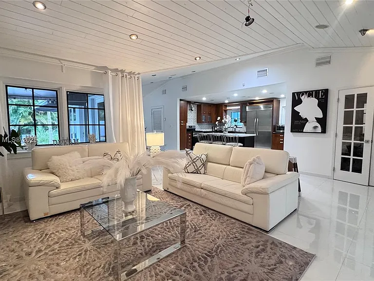 1332 Van Buren St — Photo 38
