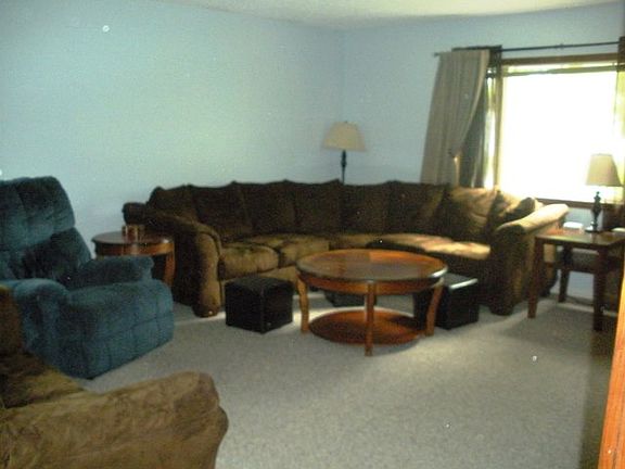 2nd image of 2864 Bradford Dr