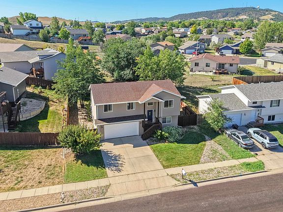 2nd image of 119 Adonia Ln