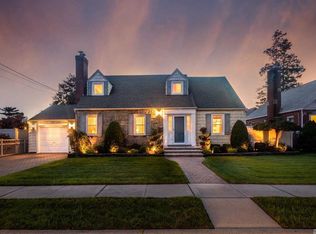 67 Euston Rd S, West Hempstead, NY 11552