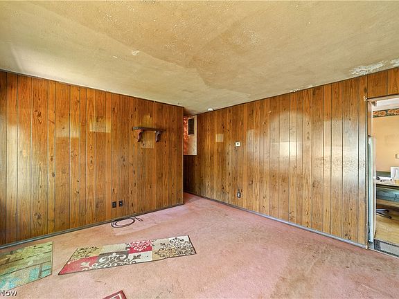 5th image of 3734 Applewood Dr