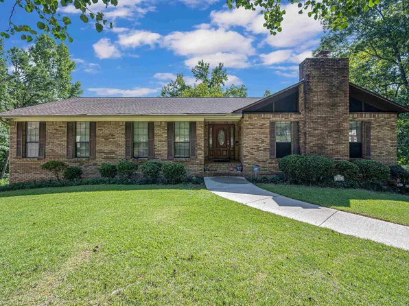 114 Georgia Manor Ln, Trussville, AL 35173