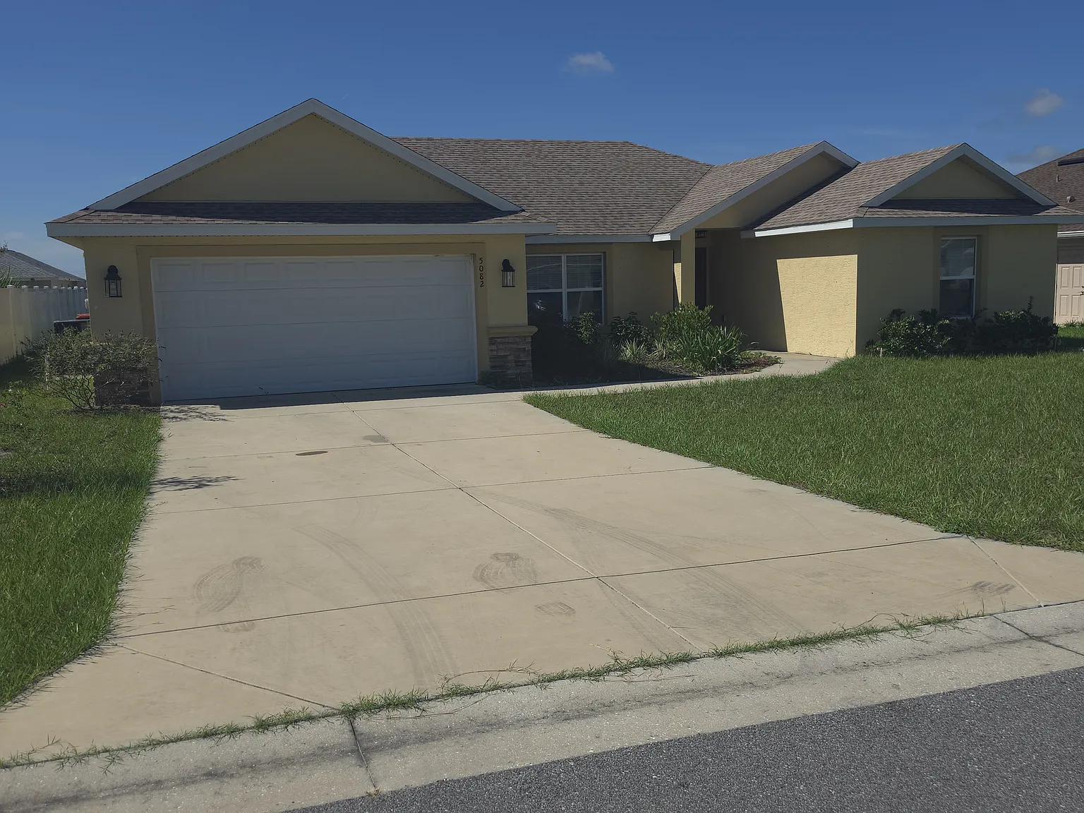 4 bed, 1873 sqft, $2,295 — Photo 2