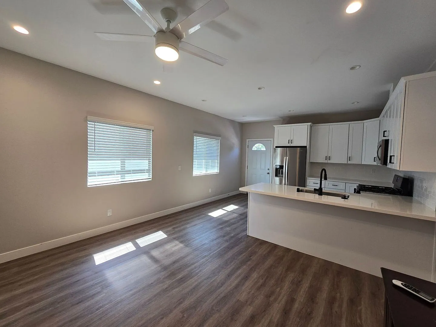 Newer Build 4BD/2BA, Large Balcony!! — Photo 4