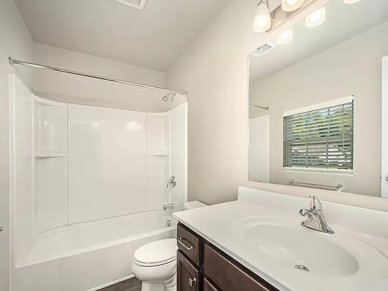 1043 Kenny Brook Ln — Photo 8